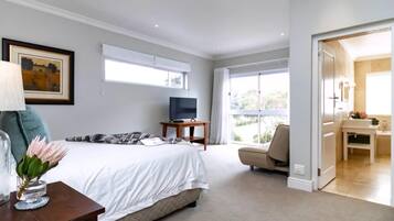 4 bedrooms, desk, iron/ironing board, free WiFi