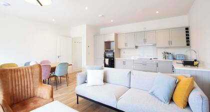 Modern 3BD Split-Level Home with Balcony,Dublin 16