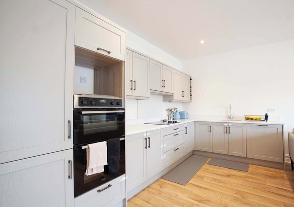 Fridge, oven, toaster, cookware/dishes/utensils - Modern 3BD Split-Level Home with Balcony,Dublin 16 (Dublin)