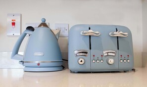 Coffee and/or coffee maker - Modern 3BD Split-Level Home with Balcony,Dublin 16 (Dublin)