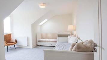 3 bedrooms, iron/ironing board, Internet