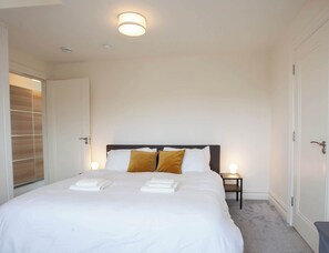 3 bedrooms, desk, iron/ironing board, internet - Modern 3BD Split-Level Home with Balcony,Dublin 16 (Dublin)