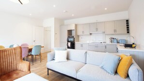 A modern living room with a sofa, chairs, and a dining area. - Modern 3BD Split-Level Home with Balcony,Dublin 16 (Dublin)