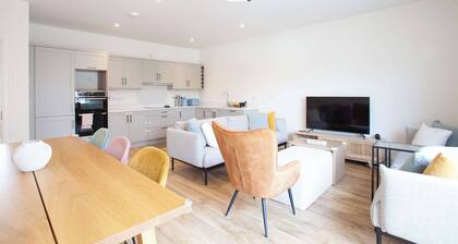 Modern 3BD Split-Level Home with Balcony,Dublin 16