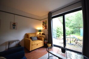 TV - Stylish 1-Bed Retreat with Garden & Rustic Kitchen (Greater Manchester)