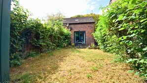 Exterior - 1BDR Garden Retreat | Rustic Kitchen | Free WiFi (Greater Manchester)
