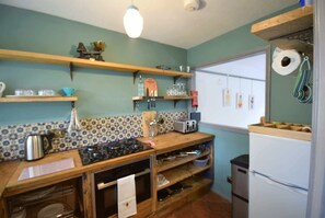 Fridge, microwave, oven, stovetop - Stylish 1-Bed Retreat with Garden & Rustic Kitchen (Greater Manchester)