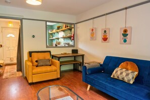 TV - 1BDR Garden Retreat | Rustic Kitchen | Free WiFi (Greater Manchester)