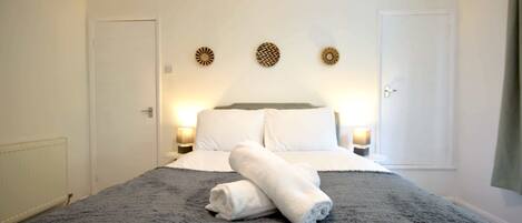 1 chambre, fer et planche à repasser, accès Internet, draps fournis