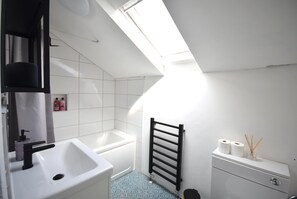 Shower, hair dryer - Stylish 1-Bed Retreat with Garden & Rustic Kitchen (Greater Manchester)
