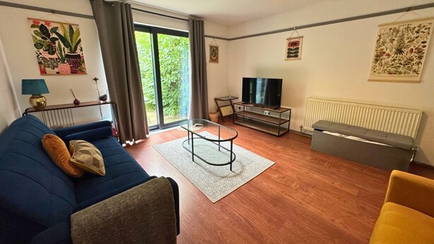 TV - 1BDR Garden Retreat | Rustic Kitchen | Free WiFi (Greater Manchester)