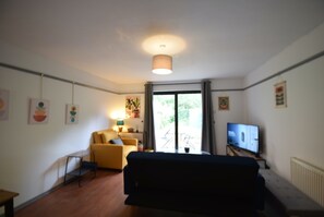 TV - Stylish 1-Bed Retreat with Garden & Rustic Kitchen (Greater Manchester)