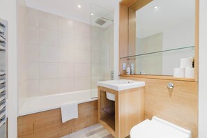 Suihku, hiustenkuivaaja