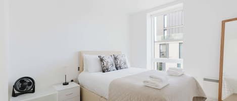 1 habitación, tabla de planchar con plancha, internet y ropa de cama