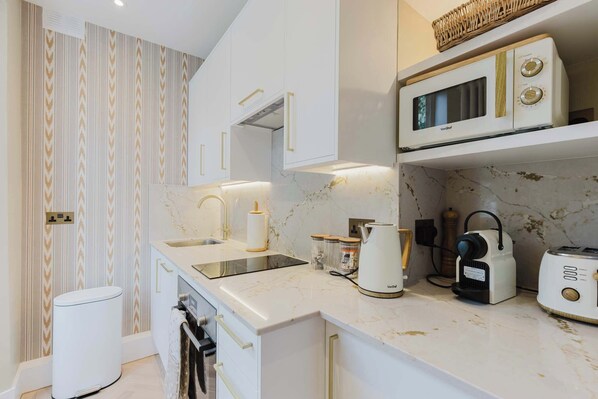 Fridge, microwave, oven, stovetop