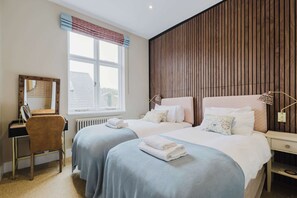 2 bedrooms, iron/ironing board, Internet, bed sheets