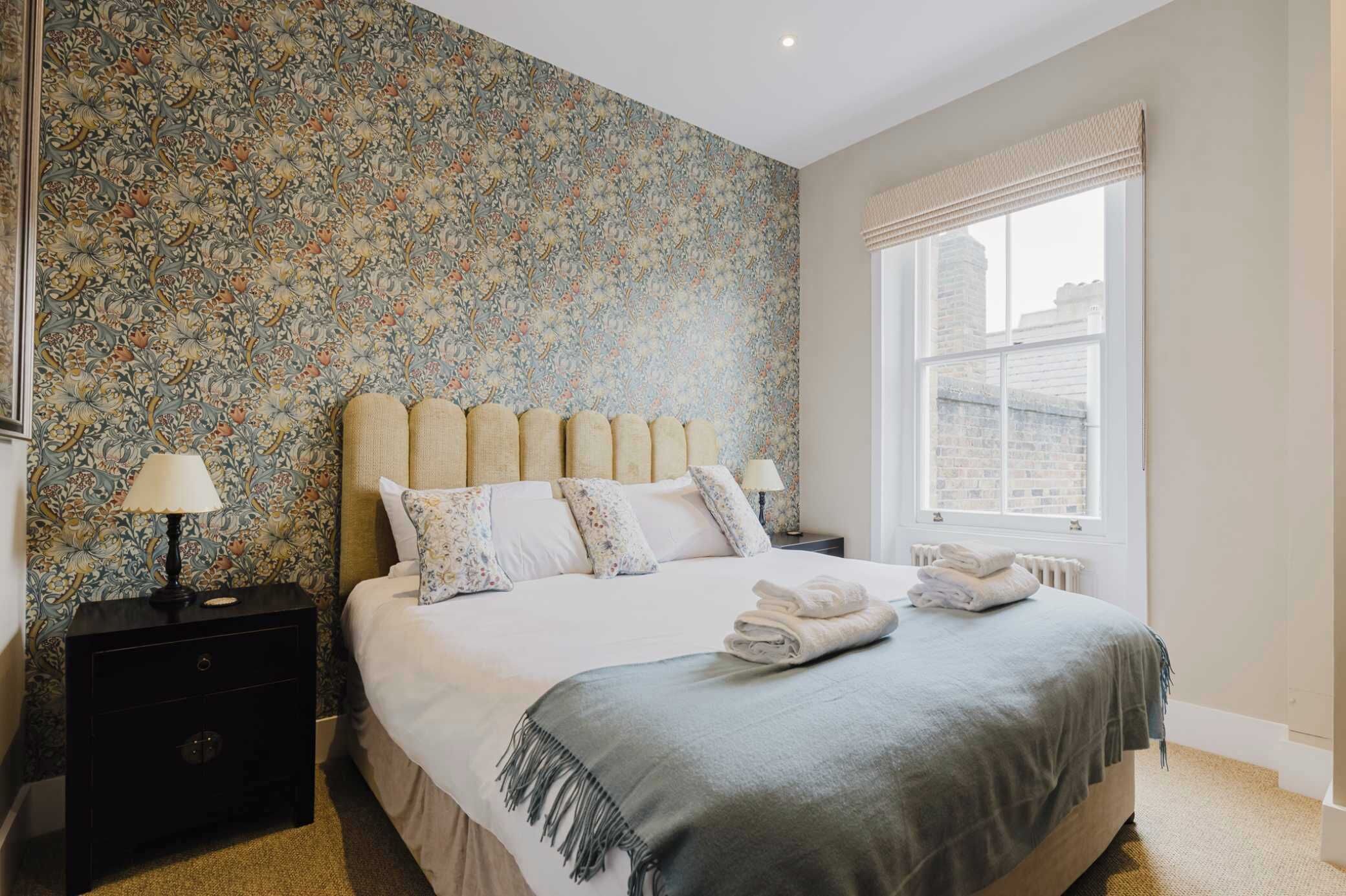 2 bedrooms, iron/ironing board, internet, bed sheets