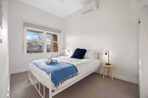 3 habitaciones, escritorio, tabla de planchar con plancha y wifi 