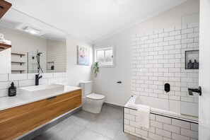 Shower, hair dryer, towels - Relax in Redan Summar (Redan)
