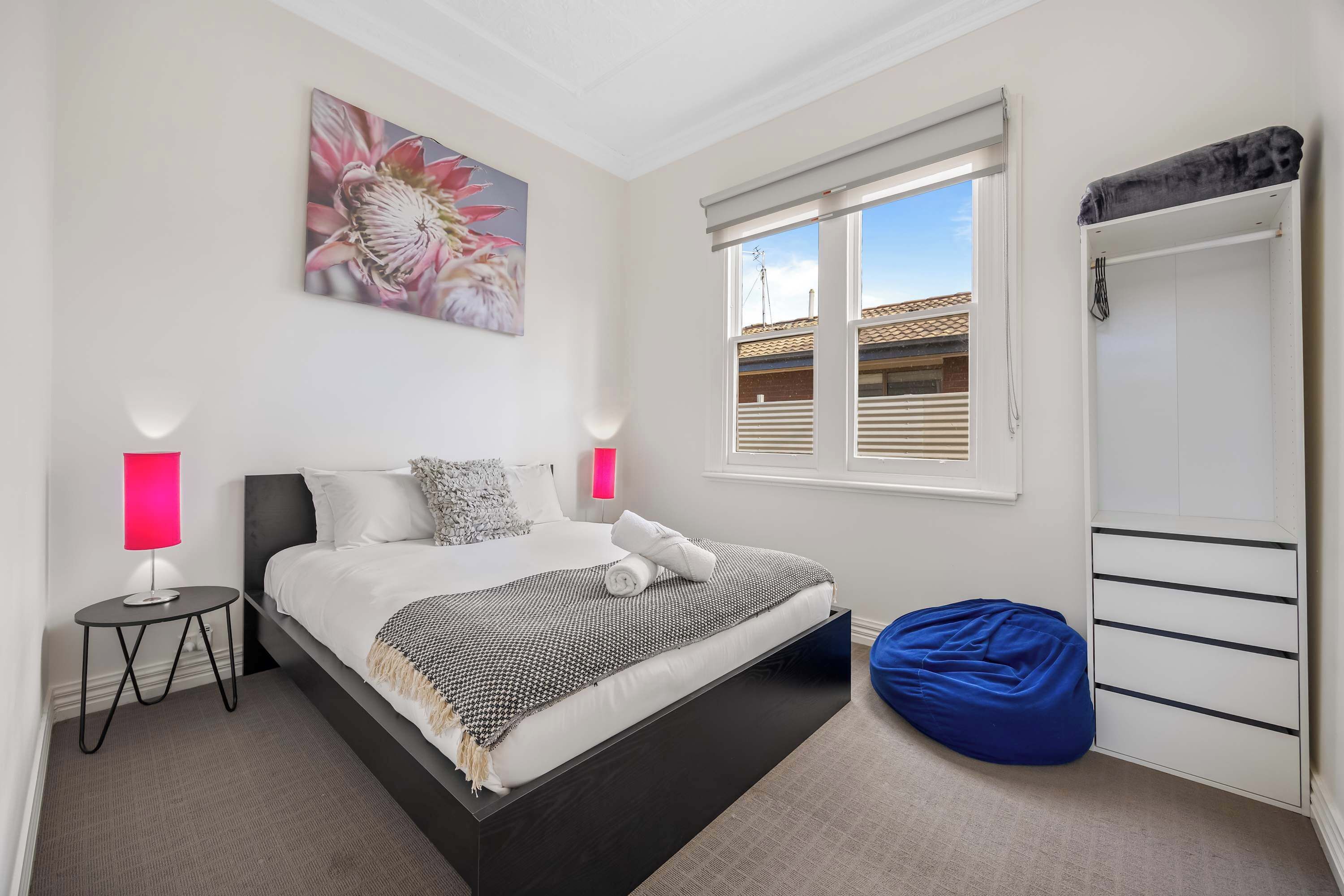 3 عدّة غرف نوم ومكتب ومكواة/لوح كي وواي فاي