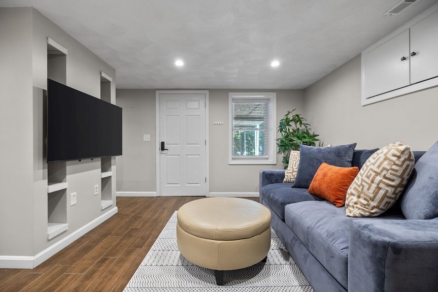 Charming 1br Apt -Close To Public Transit -Has Parking -30min Drive To Bos/salem - Middleton, MA