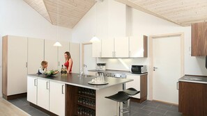 Fridge, oven, stovetop, coffee/tea maker