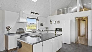 Fridge, oven, stovetop, coffee/tea maker