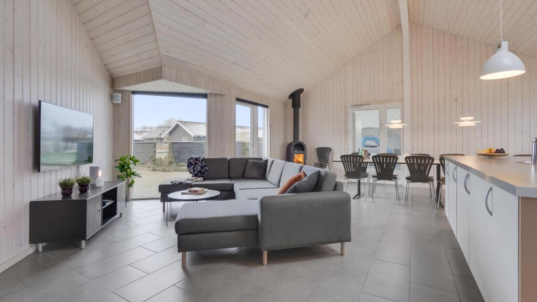 Kamin, Tischfußball, Tischtennisplatte