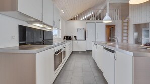 Fridge, oven, stovetop, coffee/tea maker