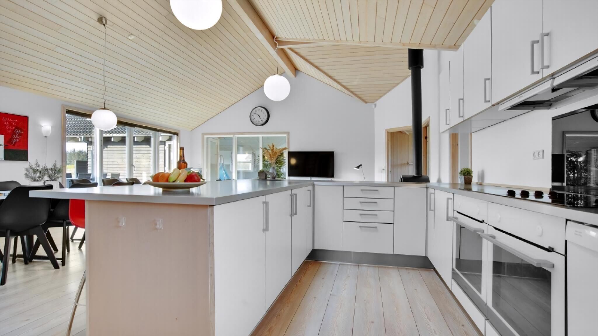 冷蔵庫、オーブン、コンロ、コーヒー / ティーメーカー