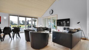 Kamin, Tischfußball, Tischtennisplatte