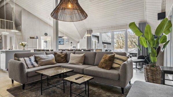 Kamin, Tischfußball, Tischtennisplatte