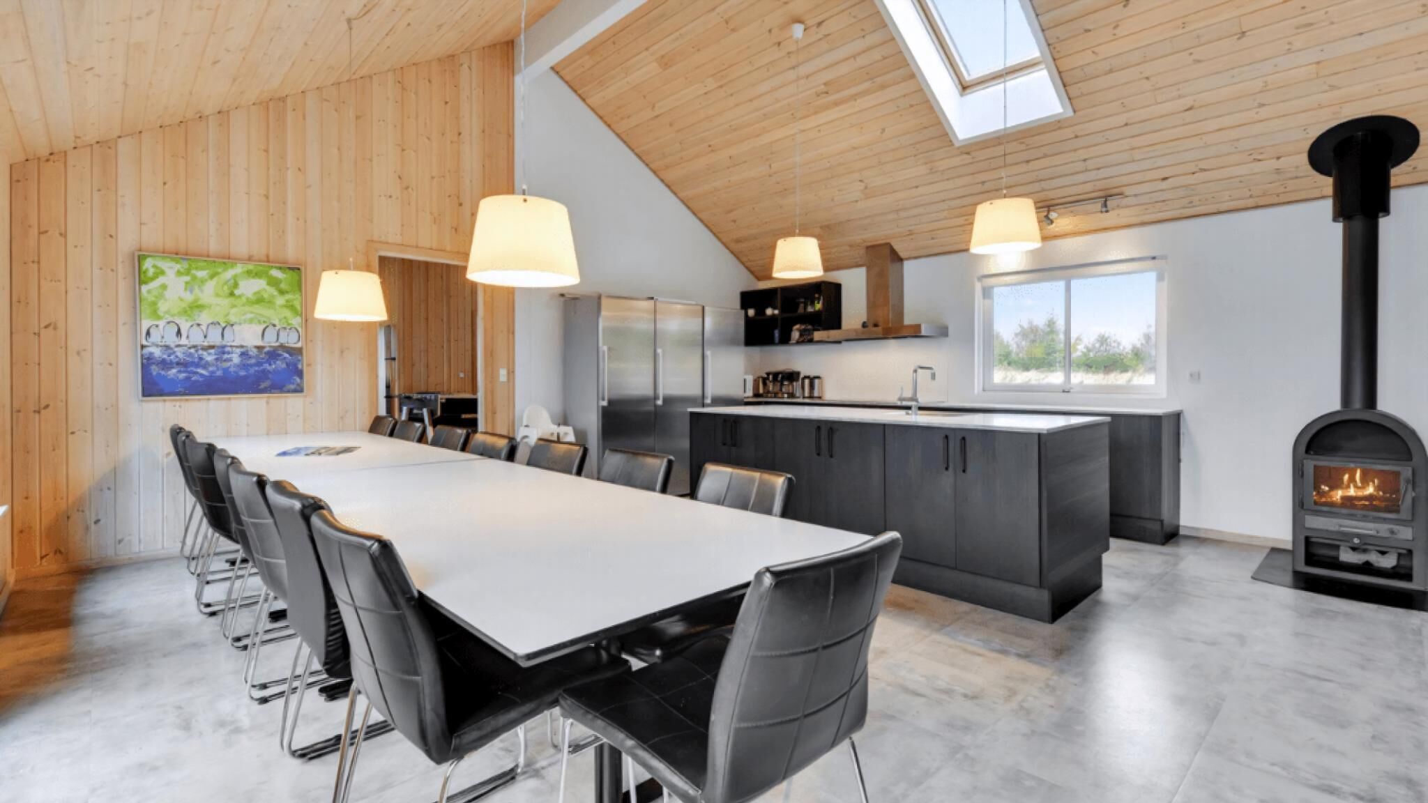 Jääkaappi, uuni, liesi, kahvin-/teenkeitin