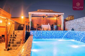 15 outdoor pools