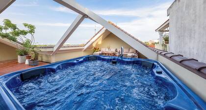 6BR sun kissed ANAMOI VILLA near West Lake/ Jaccuzzi