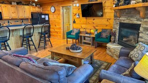 Smart TV, fireplace - Sunset Magic- 5BR/5BA Awesome View of Wears Valley (Sevierville)