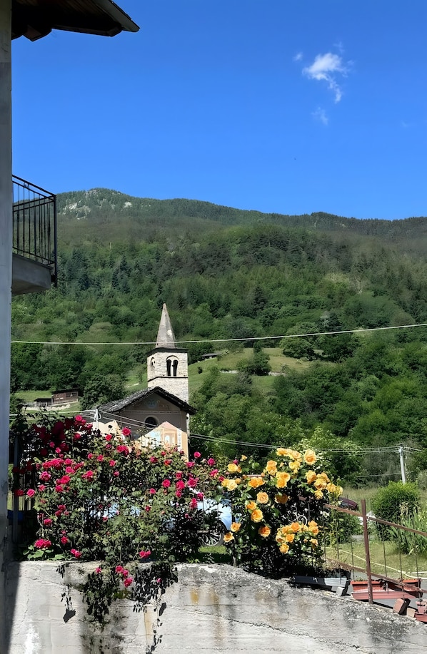 Property grounds - Casa Ex Bar Fiolet Apartment with Mountain View, Balcony and Wi-Fi (Gignod)