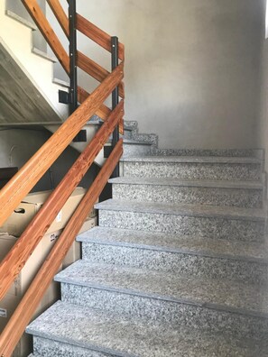 Interior - Casa Ex Bar Fiolet Apartment with Mountain View, Balcony and Wi-Fi (Gignod)