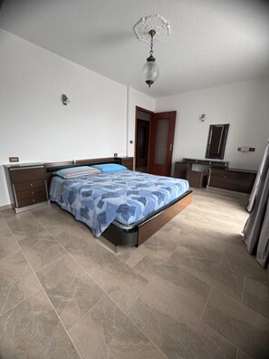 2 bedrooms, WiFi, bed sheets - Casa Ex Bar Fiolet Apartment with Mountain View, Balcony and Wi-Fi (Gignod)