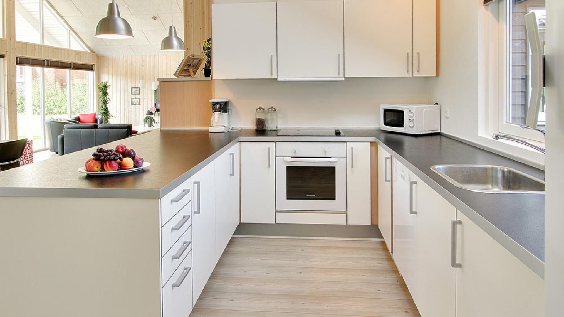 Fridge, oven, stovetop, coffee/tea maker