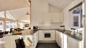 Fridge, oven, stovetop, coffee/tea maker - VillaVilla 259 - Kegnæs, Sydjylland (Sydals)