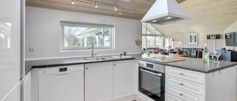 Refrigerador, horno, placa de cocina, cafetera/tetera