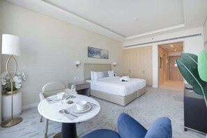 Iron/ironing board, WiFi, bed sheets - Free housekeeping visits during your stay - StayShort - Romantic Sea View Retreat in Palm Jumeirah (Palm Jumeirah)