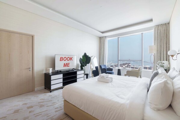 Iron/ironing board, WiFi, bed sheets - Free housekeeping visits during your stay - StayShort - Romantic Sea View Retreat in Palm Jumeirah (Palm Jumeirah)