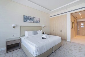 Tabla de planchar con plancha, wifi y ropa de cama 