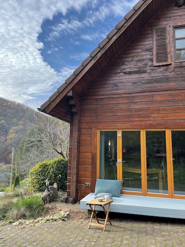 Cozy vacation home right by the forest, perfect for hiking and relaxing