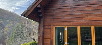 Cozy vacation home right by the forest, perfect for hiking and relaxing