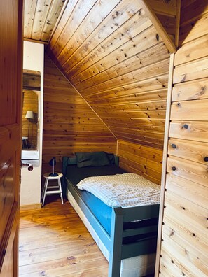 3 bedrooms, bed sheets