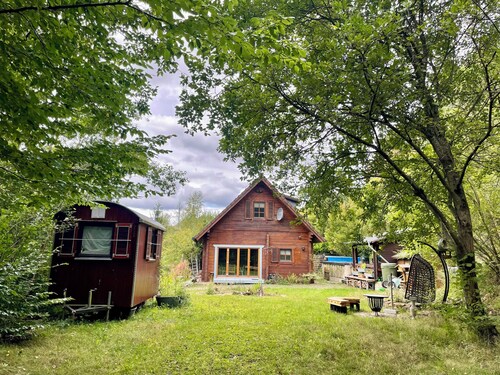 Cozy vacation home right by the forest, perfect for hiking and relaxing