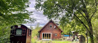 Cozy vacation home right by the forest, perfect for hiking and relaxing